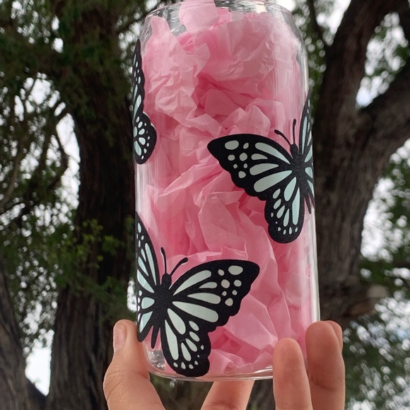 Butterfly 🦋 glass cup - Picture 2 of 3